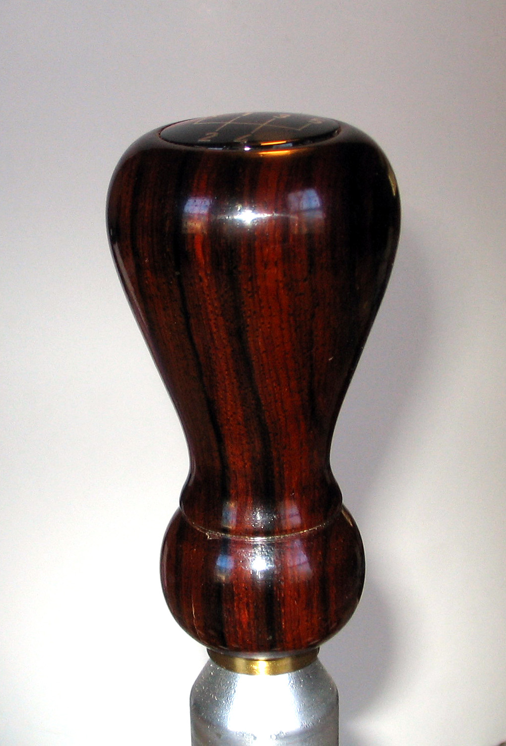 Cocoboloround brass base